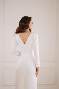 Klassisches weißes Brautkleid, gerader Schnitt, Brautkleid mit Schlitz, Satin Brautkleid