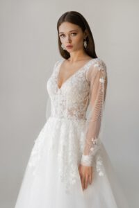 Brautkleid A-Linie mit langen Ärmeln und Blumenmuster