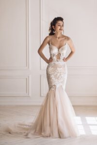 Brautkleid Meerjungsfrau/ Fit and Flare Hochzeitskleid in Nude Farbe mit Pailletten