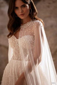 Brautkleid ohne Träger mit Cape mit perlen und Steinchen, schulterfreies Hochzeitskleid mit Schnürung und Perlen an dem Oberteil, Schlitz und Glitzerrock