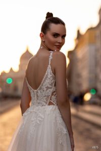 Brautkleid A-Linie mit Glitzerrock, Schlitz und V-Ausschnitt